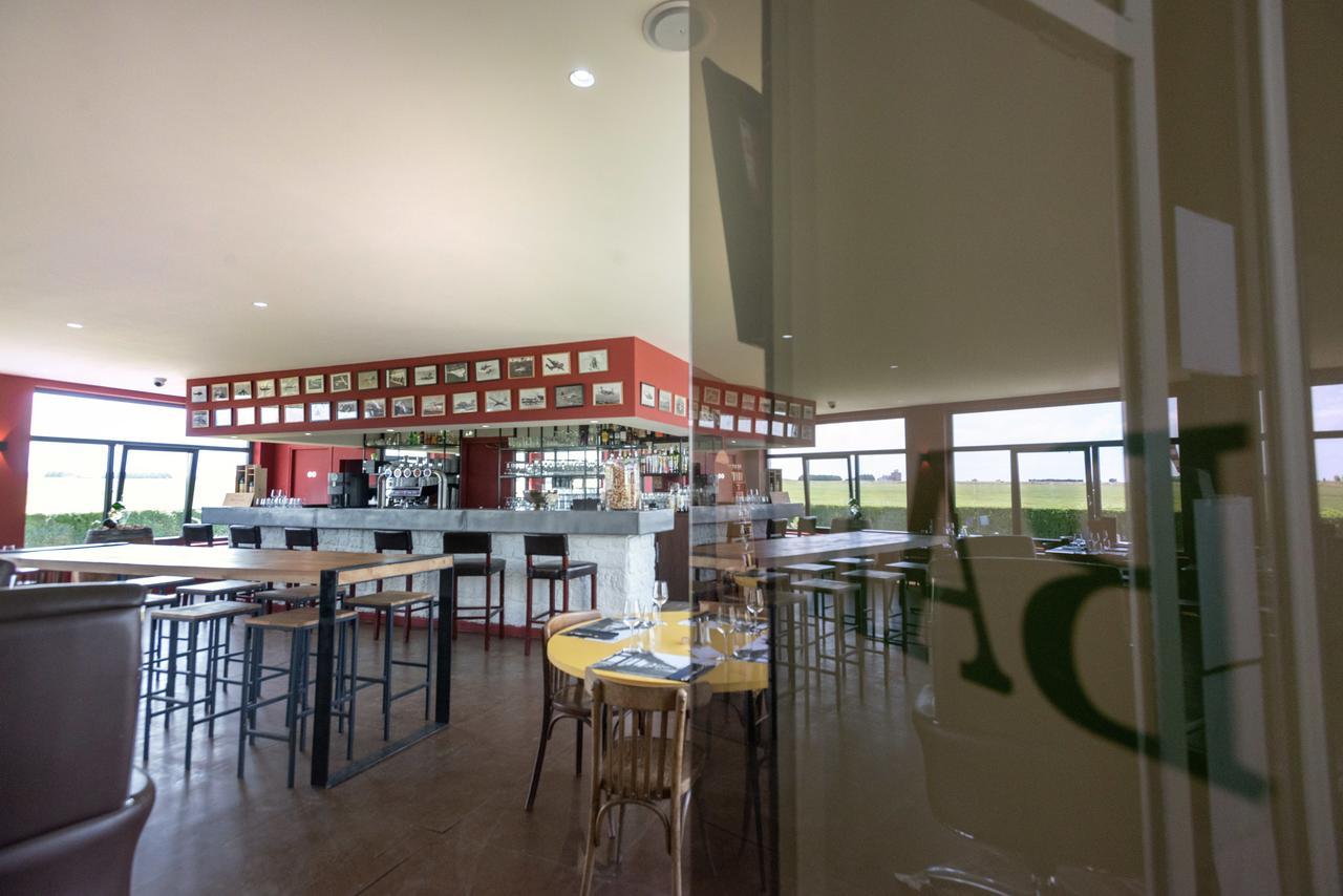Logis Hotel & Restaurant De L'Aerodrome De La Baie De Somme Buigny-Saint-Maclou Buitenkant foto